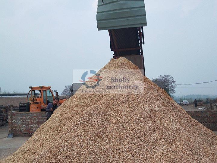 large wood crushing plant