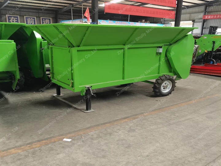 automatic silage feeder